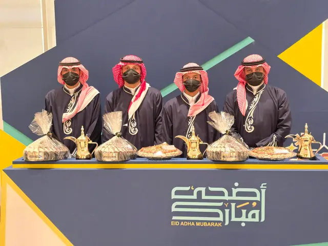 قهوجي وصباب قهوة