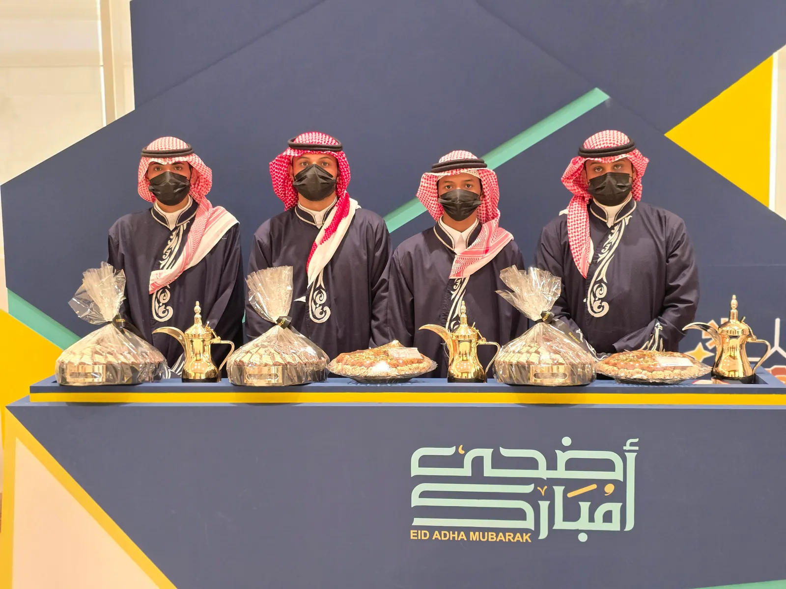 قهوجي وصباب قهوة