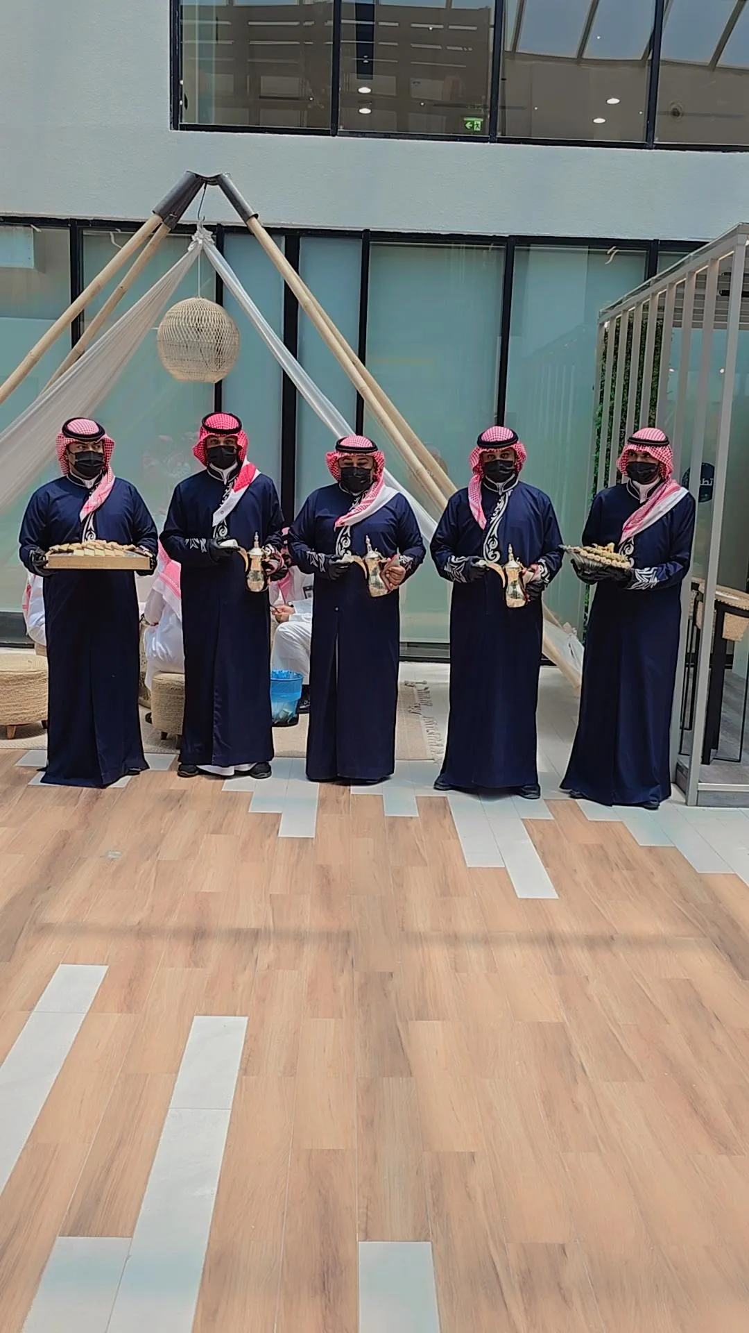 قهوجي وصبابين في الرياض