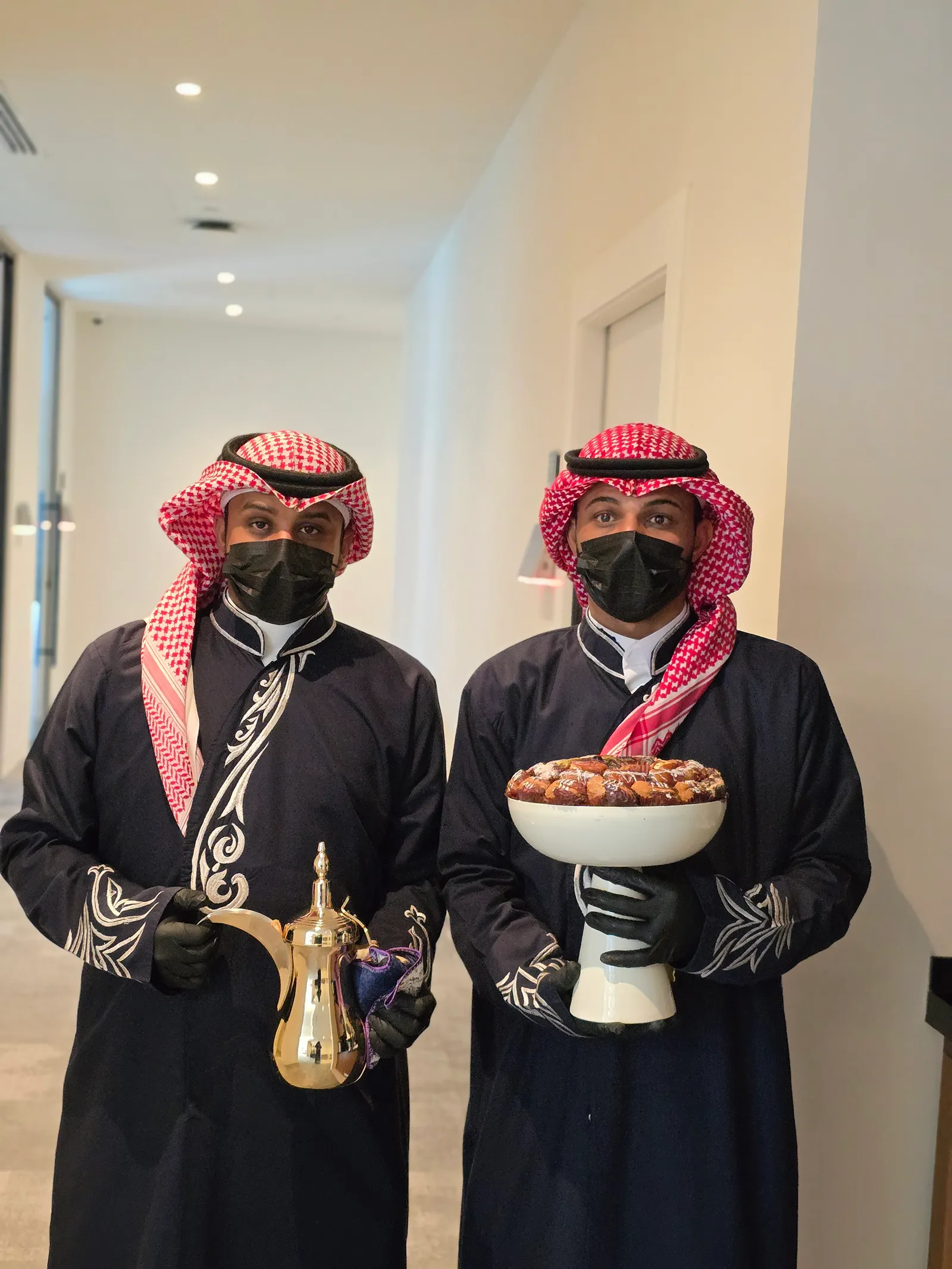 قهوجين صبابين قهوه